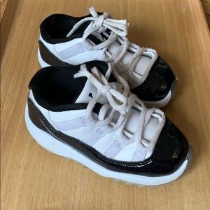 Air Jordan 11 Low
Concord Iridescent/Emerald